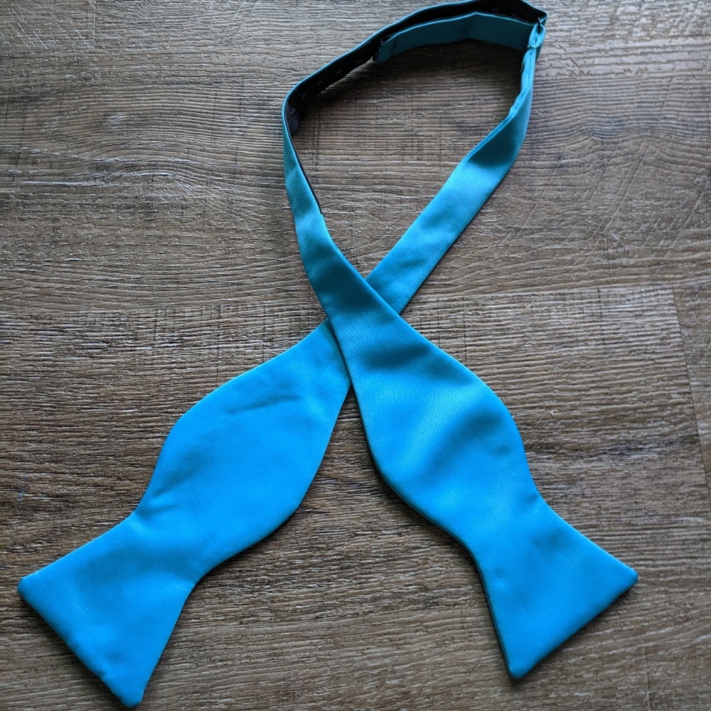 Aqua Bow Tie